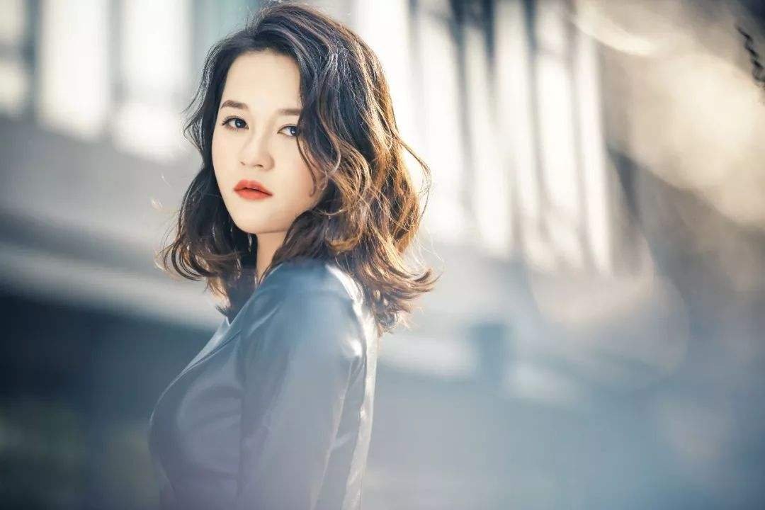 我和你断了联系 不代表我不想你 走到哪里还是会有惦记 而我也开始试着去忘记 歌词 .