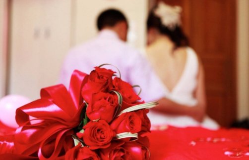 如何看待50岁女子冒充85后骗婚30岁小伙这件事呢?