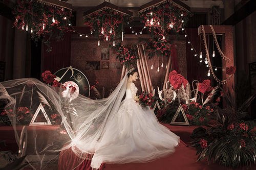 苦等9个月的婚礼视频全是背影,婚庆公司是否在欺骗消费者呢?