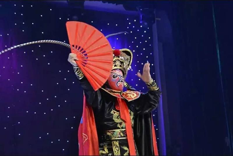 中国变脸 到底是怎么做的？