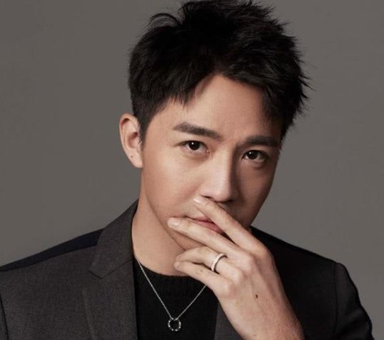 俞灏明请佟丽娅吃2000元一份的宵夜，明星为什么这么有钱？