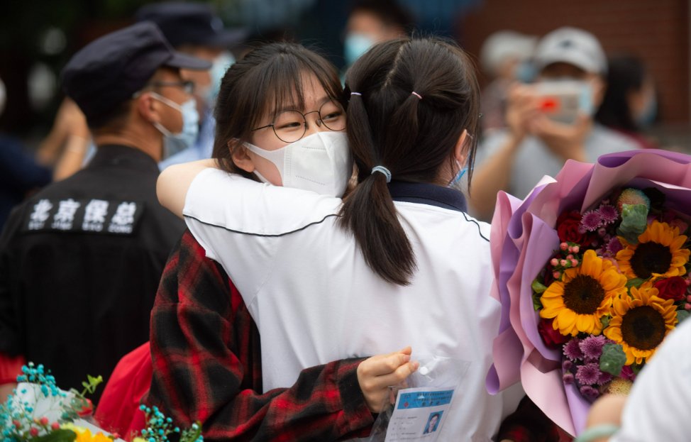 高分段卷上天到300分上大学,高考分数线为何两极分化?