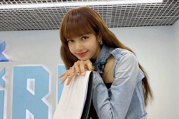 《青春有你2》lisa吸眼球，人间芭比还有谁?