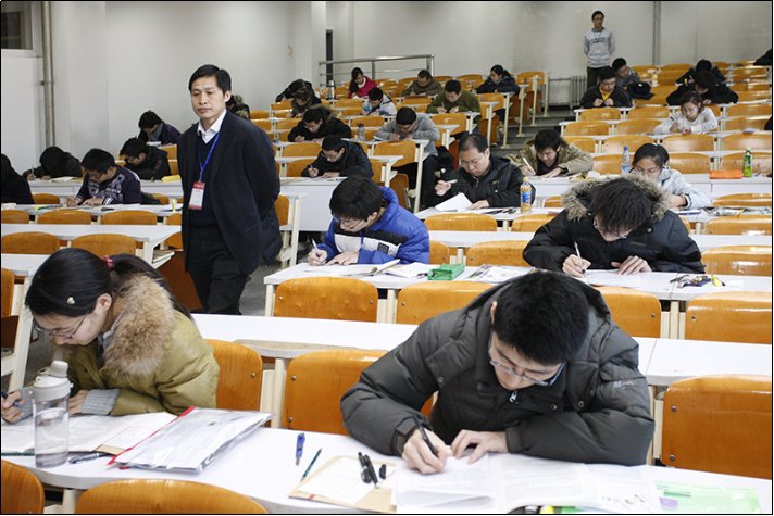 四级考试用带身份证吗