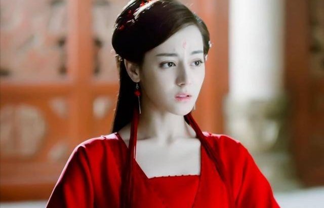 古力娜扎和迪丽热巴谁更受欢迎?