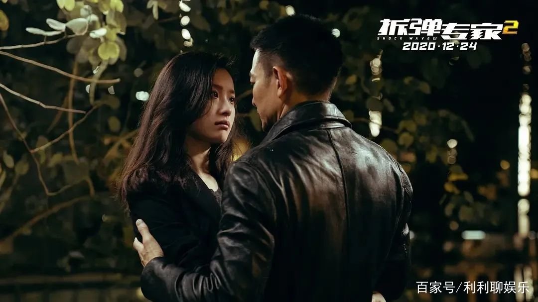 《拆弹专家》主要讲了什么？