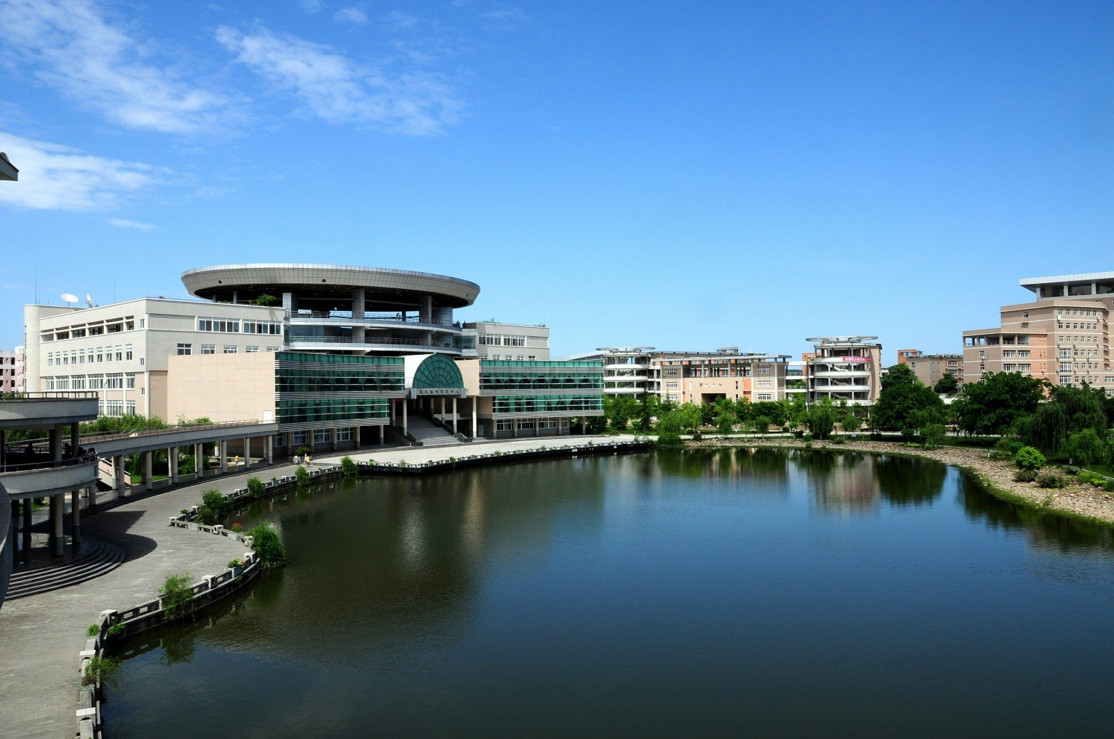 高考678分可以考上什么大学