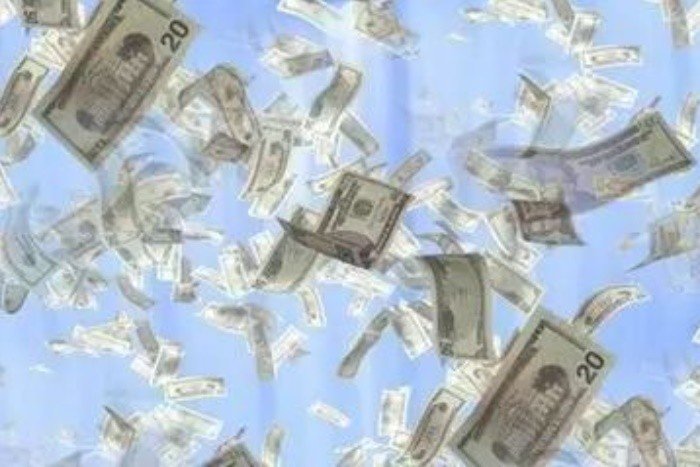 巴基斯坦婚礼现场撒200万“钞票雨”，宾客们作何反应？