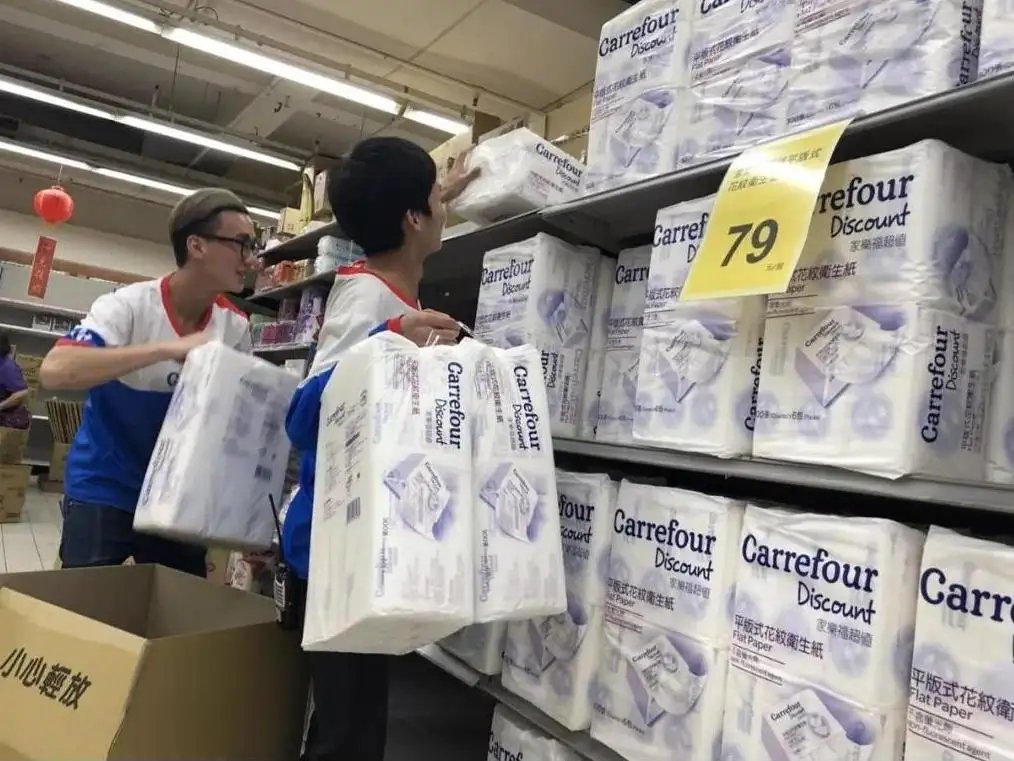 银行每人限时5秒撕卫生纸引争议！银行为何会举办这样的活动？