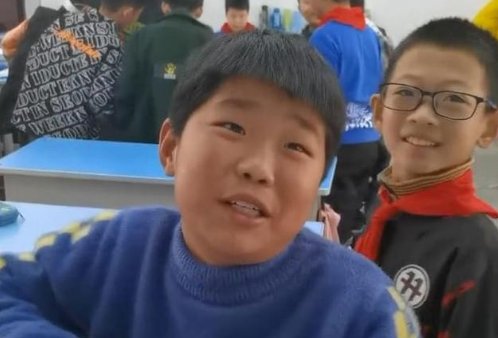 安徽一小学生将亲舅舅介绍给老师当男朋友,你如何看待小孩子的做法?