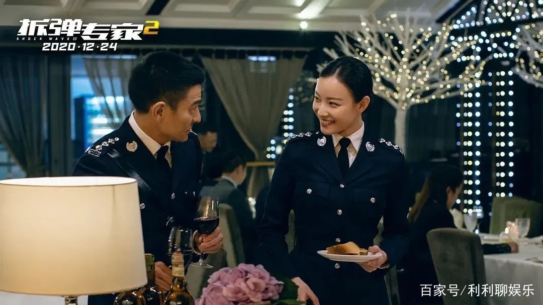 《拆弹专家》主要讲了什么？