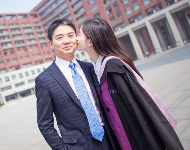 刘强东没想到，章泽天下了好大一盘棋，“傻白甜”都是假象吗？