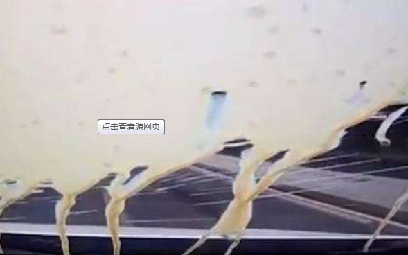 司机疯狂别车并扔后车满窗奶茶,事件的原委是怎样的?