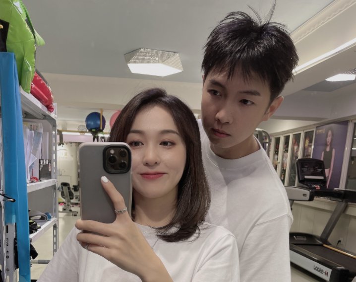 杨蒙恩在《脱口秀大会》求婚，发博宣布求婚成功，女方究竟有何背景？