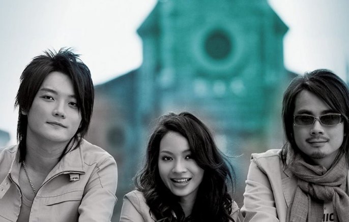 回忆里记起模糊的小时候，是哪首歌里的