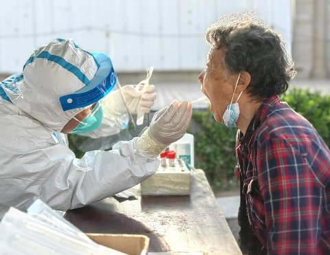 核酸采样员除了“捅嘴巴”，还需具备哪些技能？