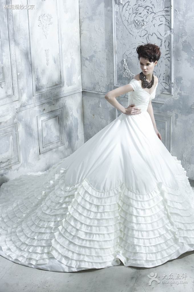 林莉婚纱的基本简介