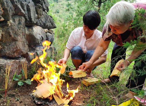 一家4口被投毒2人身亡，罪犯抓到了吗？