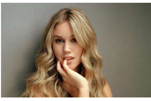 《丑女大翻身》中女主角唱的歌叫什么名字