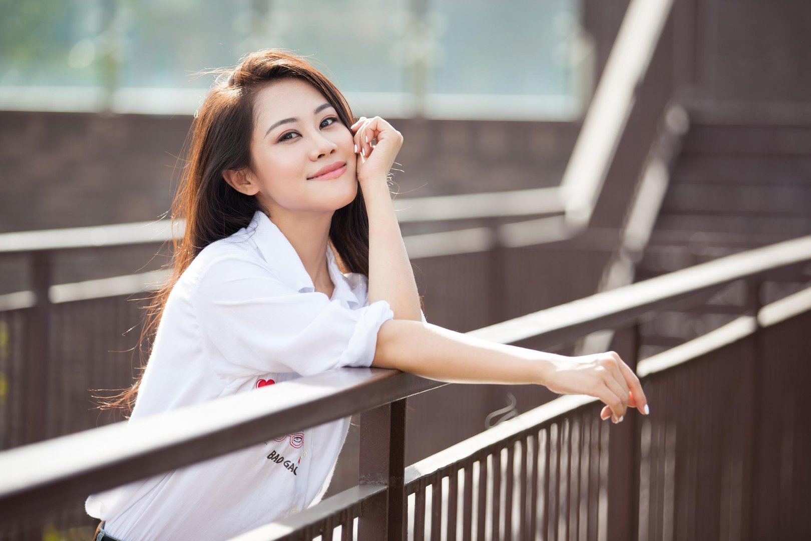 求一首歌曲名字。女生唱的很轻快，歌曲高潮歌词是 没有你 什么什么 没有你 什么什么 找了半天找不到