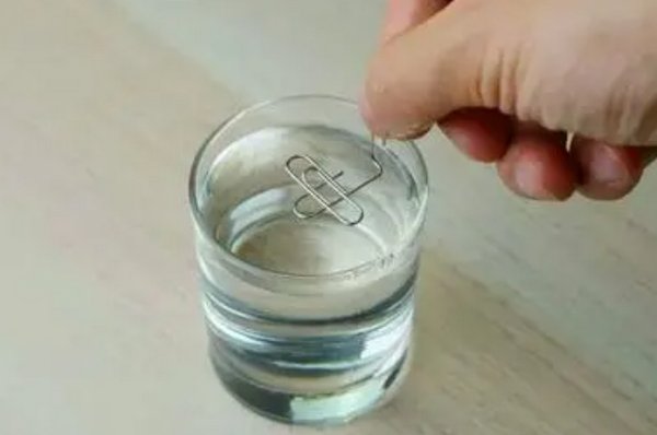 为什么表面能与表面张力有关系？