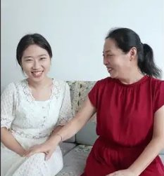 励志!54岁妈妈考上女儿母校,若你到了这个年纪,你会有如此勇气吗?