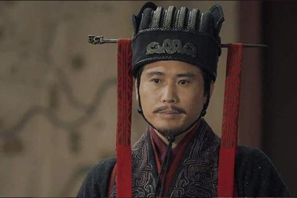 长安君成蛟叛乱，秦王派谁去平定叛乱的？