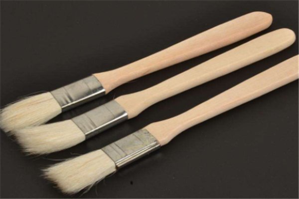 考古学家挖掘古墓时，一般会用到哪些工具？