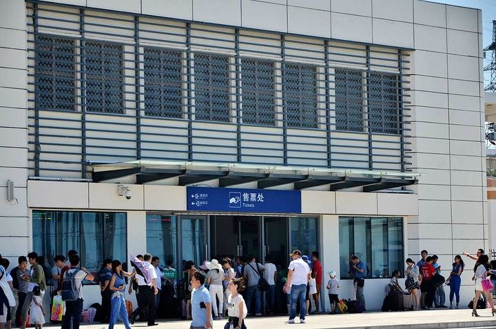 请问烟台南站客服是多少?