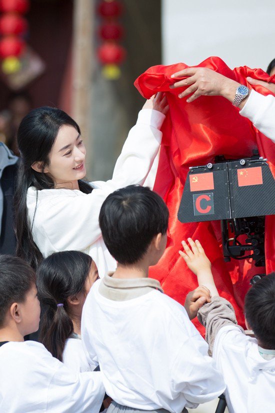 赵丽颖发文告别四个小可爱，最近的她在出演什么样的剧？