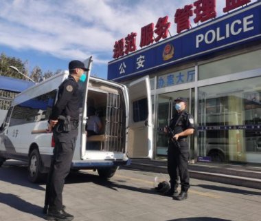 西安警方通报“男子被当街殴打”,施暴者究竟是何人?为何如此惨下毒手?