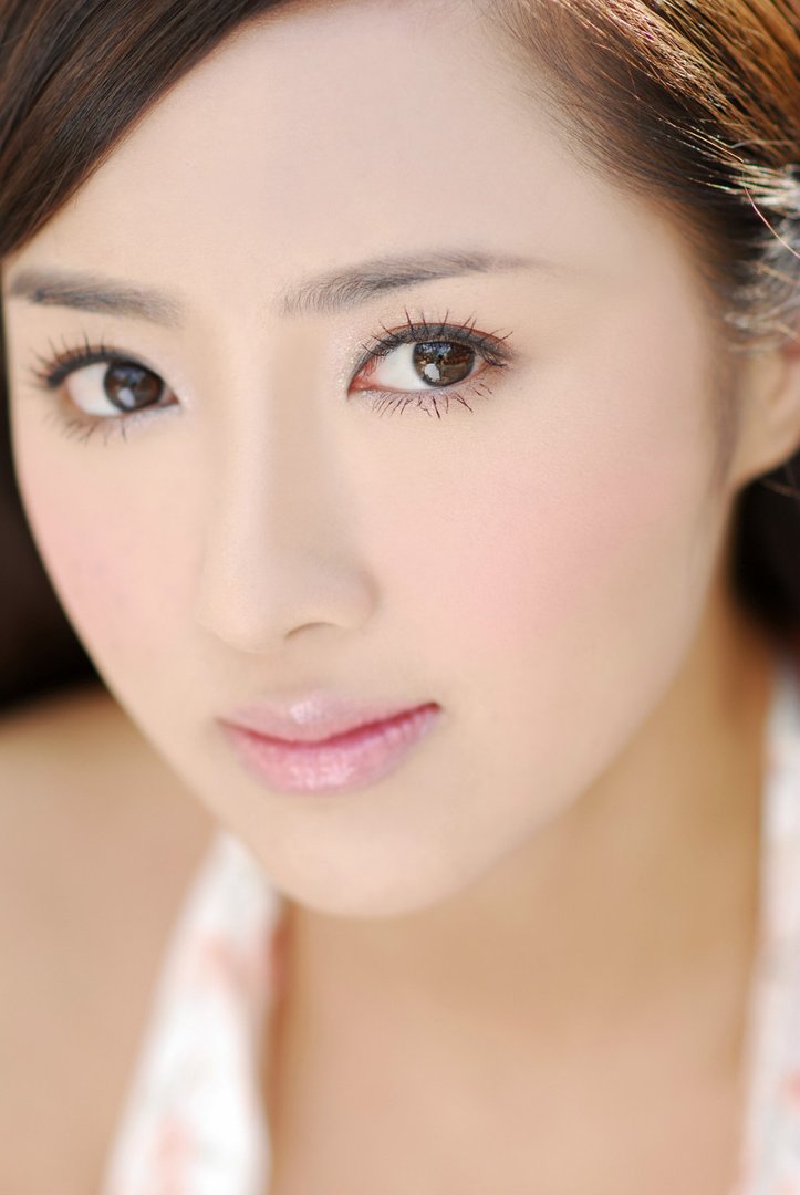 杨洛姿的人物简介