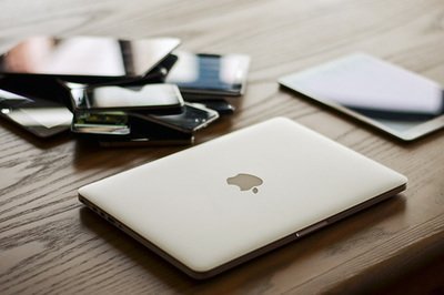 杭州快递员收到1.5亿元包裹,你买过最可贵的快递是什么?