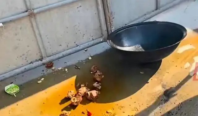 河北一男子水泥地上生火炖大骨锅被炸飞，导致爆炸的原因有哪些？