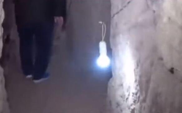 河南75岁老人挖通屋内宋代古地道，这地道有何特点？