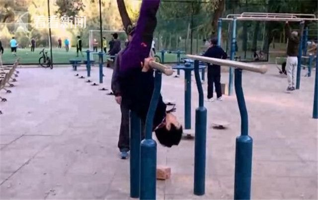 重庆大妈玩转单杠，高速旋转惊呆众人，她是如何做到的？