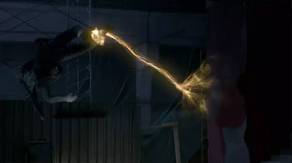 有一部电影不知道叫什么名字,情节是这样的有外星人入侵到地球,在地球上人类是看不到他们的他们隐身的,