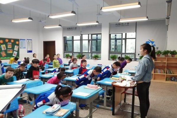 成语“明察秋毫 中的“秋毫”指的是