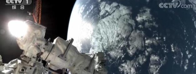 神舟十四号航天员在太空吃莲蓉馅月饼过中秋，月饼是什么时候带上太空的？