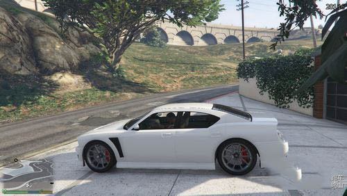 模拟遥控飞船怎么开飞艇呢？