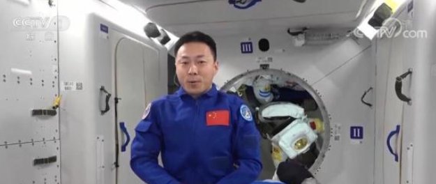 神舟十四号航天员在太空吃莲蓉馅月饼过中秋，月饼是什么时候带上太空的？