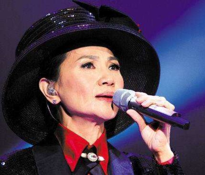 不知不觉这城市的迷失已汲取了你的笑容，这是哪首歌的歌词