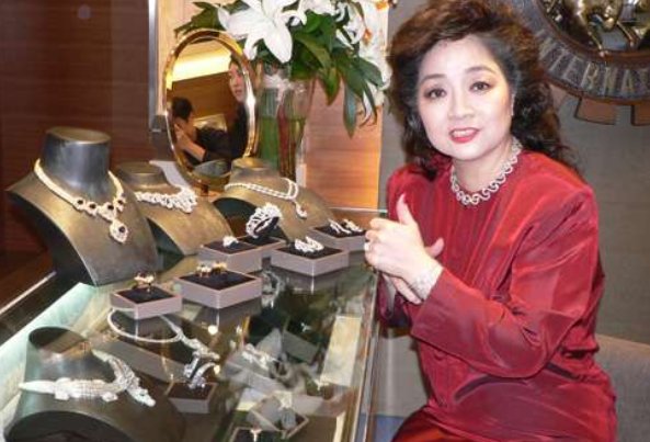 求徐小凤《风的季节》粤语版发音歌词