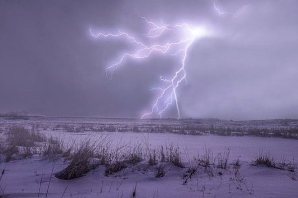 内蒙古多地遇暴雪，天空现“雷打雪”现象，这种情况有多罕见？