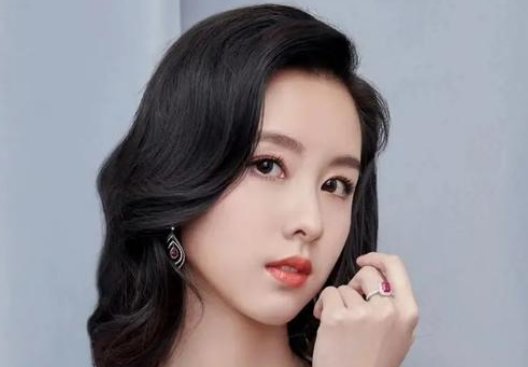 陈都灵否认与尹正的恋情，你感觉他们有CP感吗？