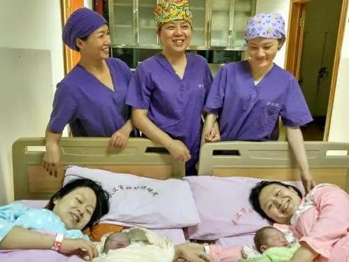 陕西双胞胎姐妹同天同医院生娃,这对双胞胎是怎样的神仙缘分?