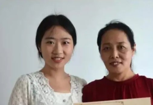 励志!54岁妈妈考上女儿母校,若你到了这个年纪,你会有如此勇气吗?