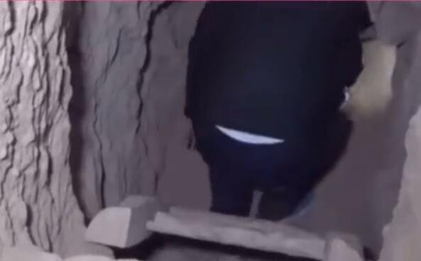 河南75岁老人挖通屋内宋代古地道，这地道有何特点？