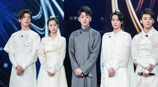 德云社捧红的辫儿哥哥，当年怎样从十米高的站台摔下去的？