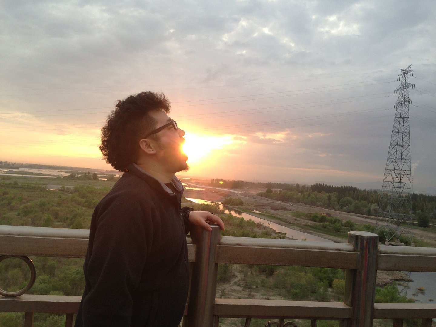 航志的演艺经历